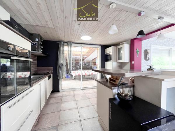Propriété avec dépendances/piscine dans un parc clos d'env.6170m².