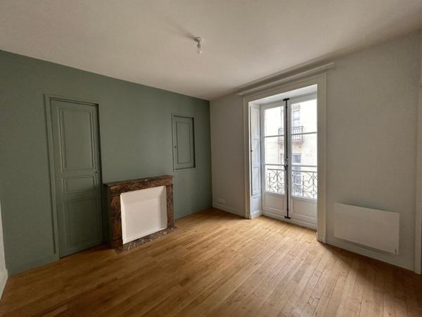 Appartement * 2 Pièces * 32 M² * 44000 Nantes * 652 * 50 * 702,  
Nantes 44000