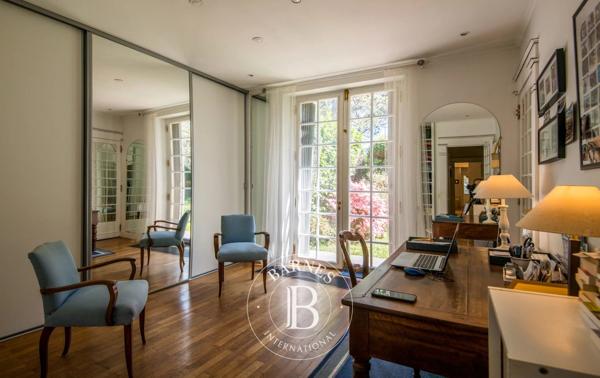 Castres, Propriété 5 Chambres -  307 m² à vendre