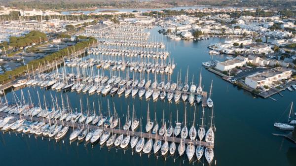 GARD (30) Le Grau-du-Roi (30240) à vendre fonds de commerce de restaurant en emplacement N°1 à port Camargue.