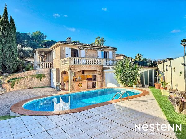 Maison d'environ 110 m² avec appartement 2 pièces attenant avec piscine dans un environnement calme