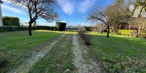 Compertrix - A vendre - Terrain à bâtir entièrement clôturé

Sur la Commune de Compertrix dan...