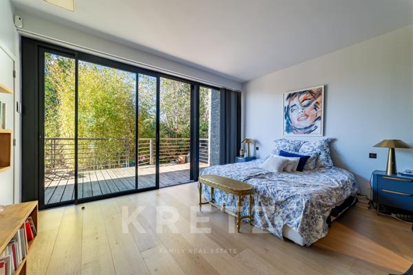 Villa d'architecte épurée avec vue exceptionnelle