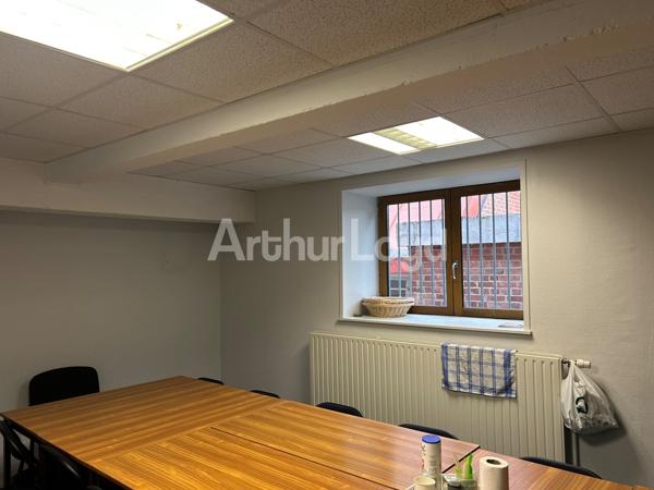 Immeuble de bureaux indépendant à vendre - Visibilité, accessibilité et stationnement aux portes de Lille