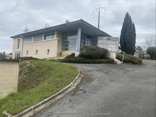 Local commercial 1 pièce T1 F1 80 m² à Auch 3 RUE DU DOCTEUR ROUX 32000 à louer