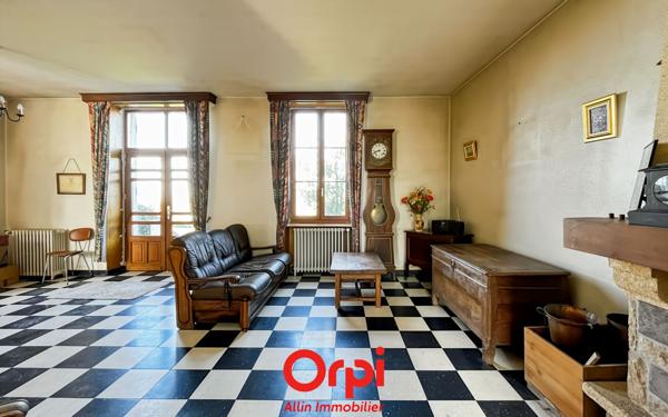 Maison à vendre    6 pièces •  Montmarault