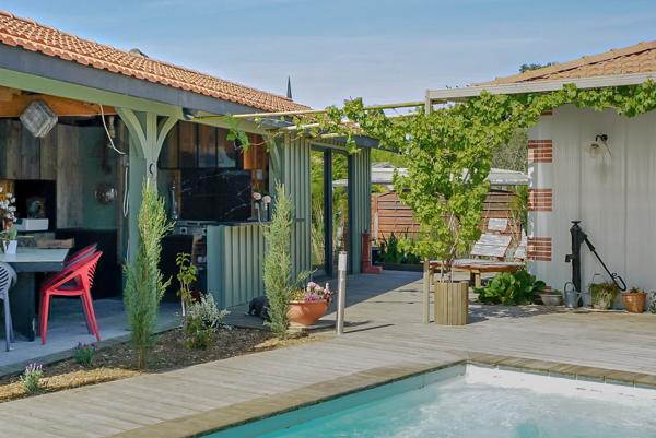 Maison type arcachonnaise de 160 m² avec T2 indépendant, jacuzzi et triple garage