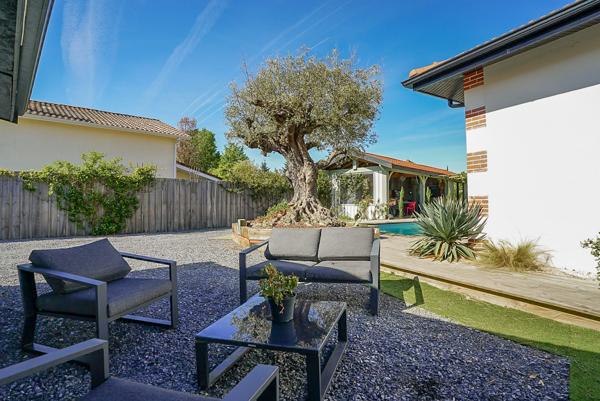 Maison type arcachonnaise de 160 m² avec T2 indépendant, jacuzzi et triple garage