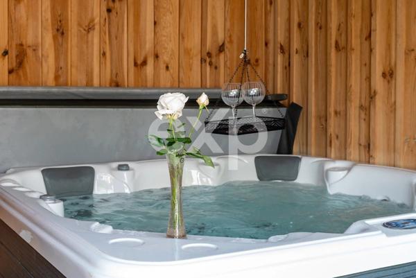 Maison type arcachonnaise de 160 m² avec T2 indépendant, jacuzzi et triple garage