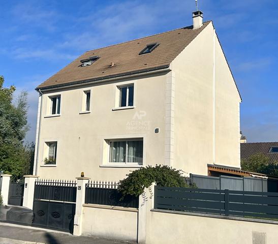 Maison Acheres 6 pièce(s) 139 m2 €690 000 ** - Référence 8909