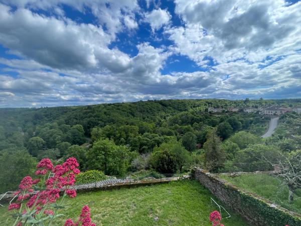 Maison avec jardinet/terrasse et vue