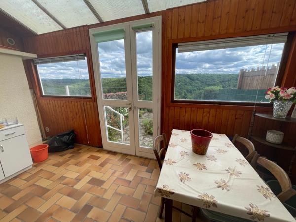 Maison avec jardinet/terrasse et vue