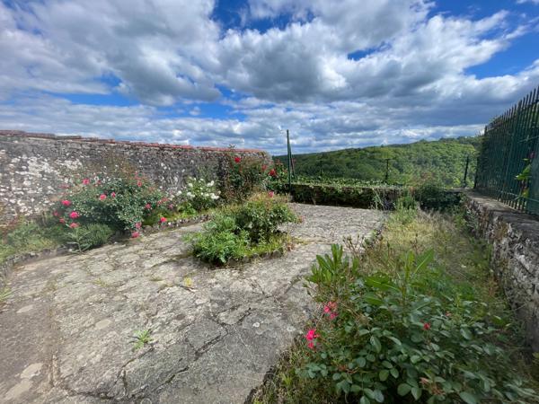 Maison avec jardinet/terrasse et vue