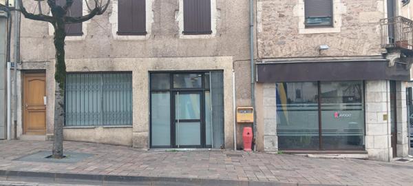 Rue Béteille, local  commercial de 55 m² environ en rdc, avec vitrine