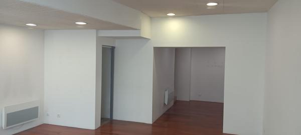 Rue Béteille, local  commercial de 55 m² environ en rdc, avec vitrine