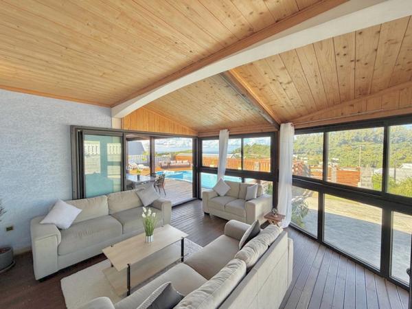 À vendre – Villa T7 avec piscine, jacuzzi et fort potentiel locatif – Petite-Île (97429)