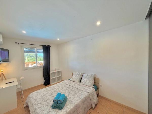À vendre – Villa T7 avec piscine, jacuzzi et fort potentiel locatif – Petite-Île (97429)