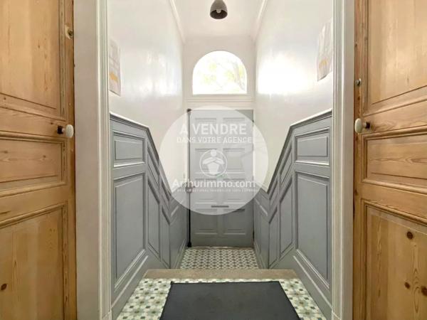 Vente                                                      Hôtel particulier
                        
                     12 pièces                      240 m2                     à Saint-Nazaire