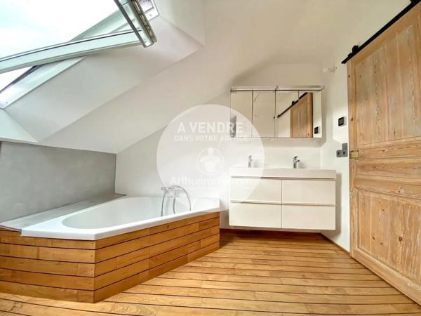 Vente                                                      Hôtel particulier
                        
                     12 pièces                      240 m2                     à Saint-Nazaire