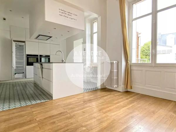 Vente                                                      Hôtel particulier
                        
                     12 pièces                      240 m2                     à Saint-Nazaire
