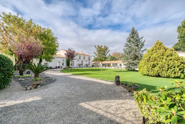 Magnifique propriété entièrement rénovée avec un gros potentiel