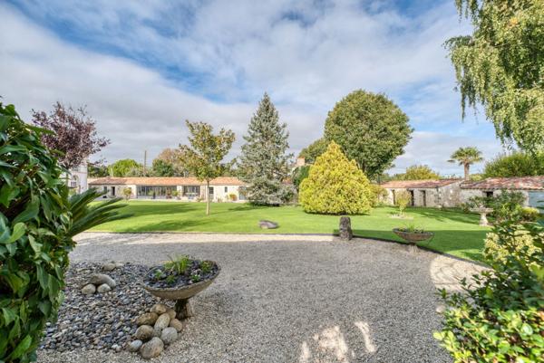 Magnifique propriété entièrement rénovée avec un gros potentiel