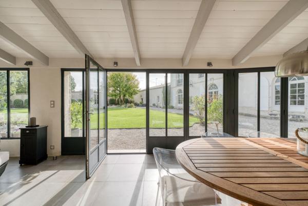 Magnifique propriété entièrement rénovée avec un gros potentiel