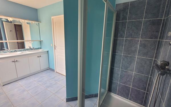 Maison à vendre    4 pièces •  Saint-Étienne-de-Saint-Geoirs