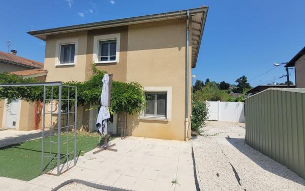 Maison à vendre    4 pièces •  Saint-Étienne-de-Saint-Geoirs