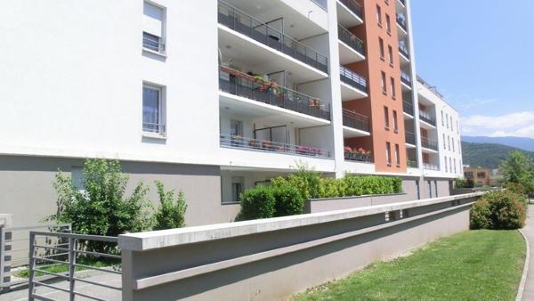 T2 AVEC TERRASSE EYBENS