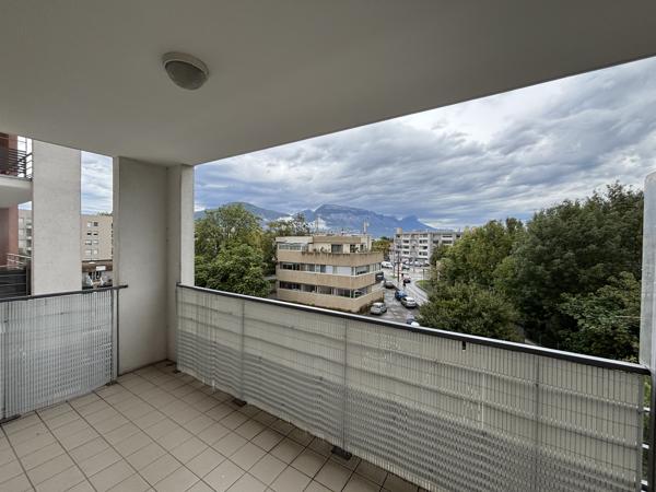 T2 AVEC TERRASSE EYBENS