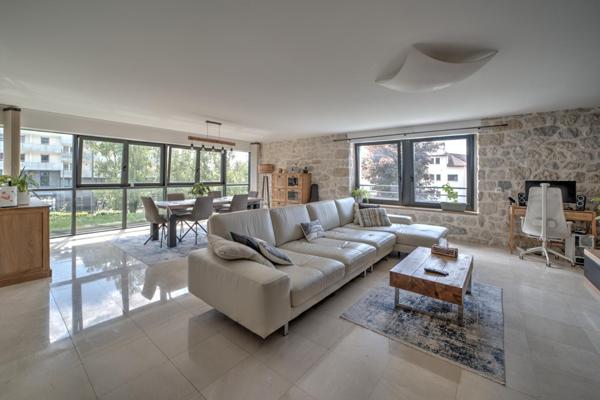 Spacieux T4 sécurisée – Calme, lumière et confort avec 2 garages et un place de parking