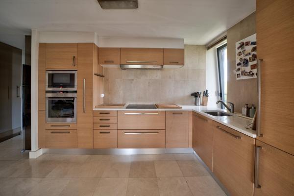 Spacieux T4 sécurisée – Calme, lumière et confort avec 2 garages et un place de parking