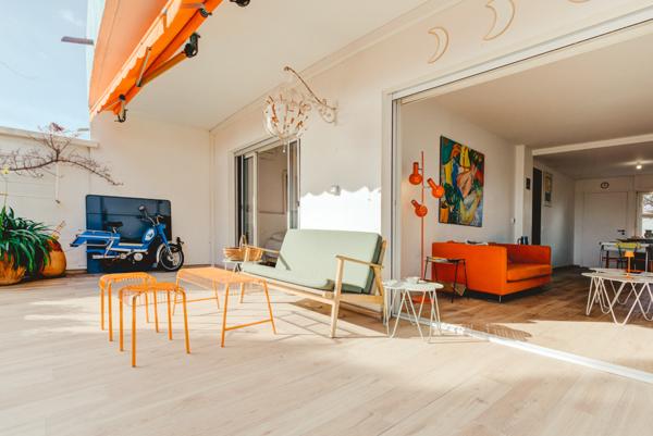 Hyères (83400) Appartement rez de jardin sur plage et jardins privés avec place de bateau !