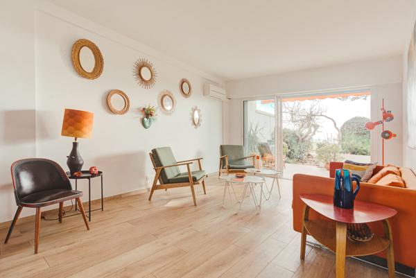 Hyères (83400) Appartement rez de jardin sur plage et jardins privés avec place de bateau !