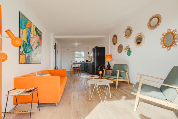 Hyères (83400) Appartement rez de jardin sur plage et jardins privés avec place de bateau !