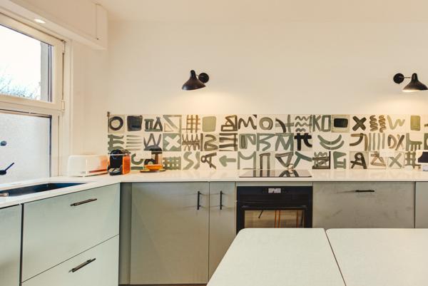 Hyères (83400) Appartement rez de jardin sur plage et jardins privés avec place de bateau !