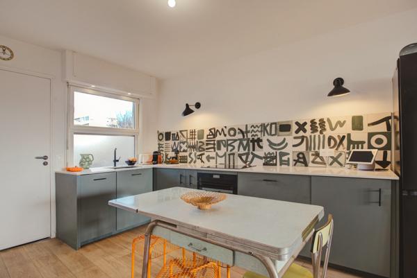 Hyères (83400) Appartement rez de jardin sur plage et jardins privés avec place de bateau !