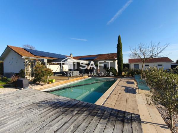 Villa contemporaine de plain-pied avec piscine et grand garage