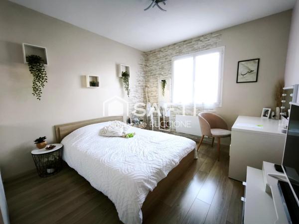 Villa contemporaine de plain-pied avec piscine et grand garage