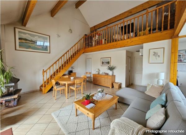 Deux maisons, un terrain, un potentiel unique : vivre ensemble ou séparer les espaces à votre convenance. PERRIGNY LES DIJON (21) aux portes de Dijon
