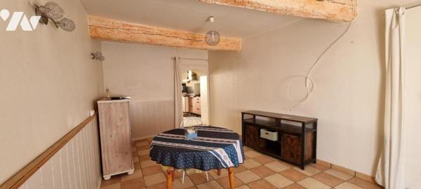 Maison de village de type 3 (70 m² habitable) avec cour carrelée de 21,50 m² érigée sur deux niveaux