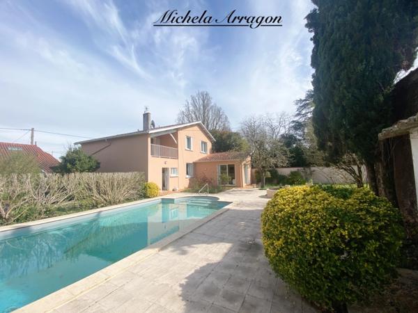 Une maison lumineuse avec piscine et jardin, à vivre pleinement au cœur de Villeneuve-sur-Lot