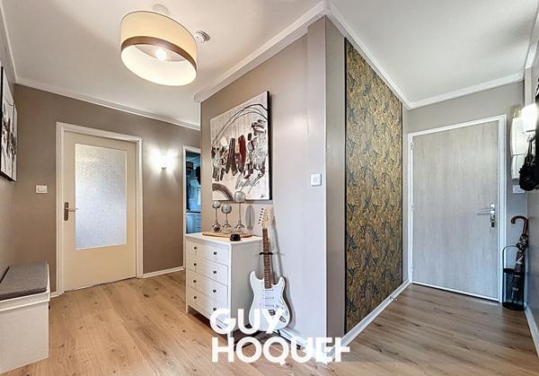 Dans une résidence entretenue et verdoyante - T5 avec terrasse et parkings