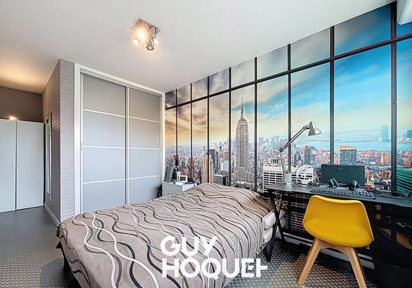 Dans une résidence entretenue et verdoyante - T5 avec terrasse et parkings