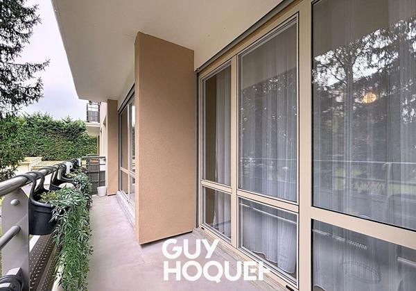 Dans une résidence entretenue et verdoyante - T5 avec terrasse et parkings