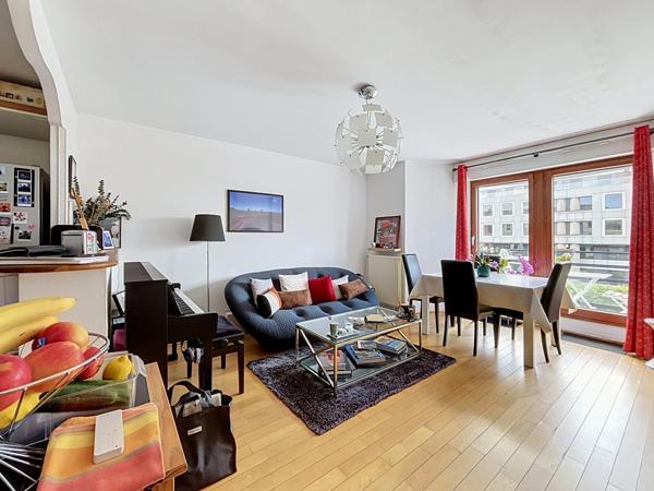 Appartement
         2 pièces
        - 43 m² Exclusivité 299 000 € *