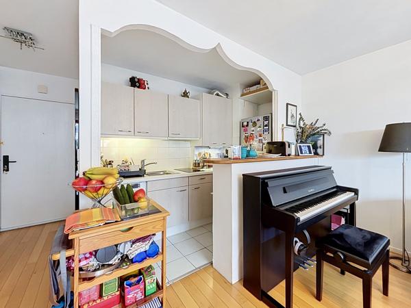 Appartement
         2 pièces
        - 43 m² Exclusivité 299 000 € *