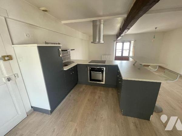 A VENDRE -  A Vitré, au coeur du centre historique, venez découvrir ce bel appartement T2 de 55...