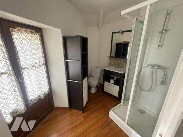 A VENDRE -  A Vitré, au coeur du centre historique, venez découvrir ce bel appartement T2 de 55...